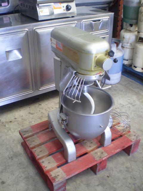 Batteur 20 litres cuve inox 3 outils 230 volts 